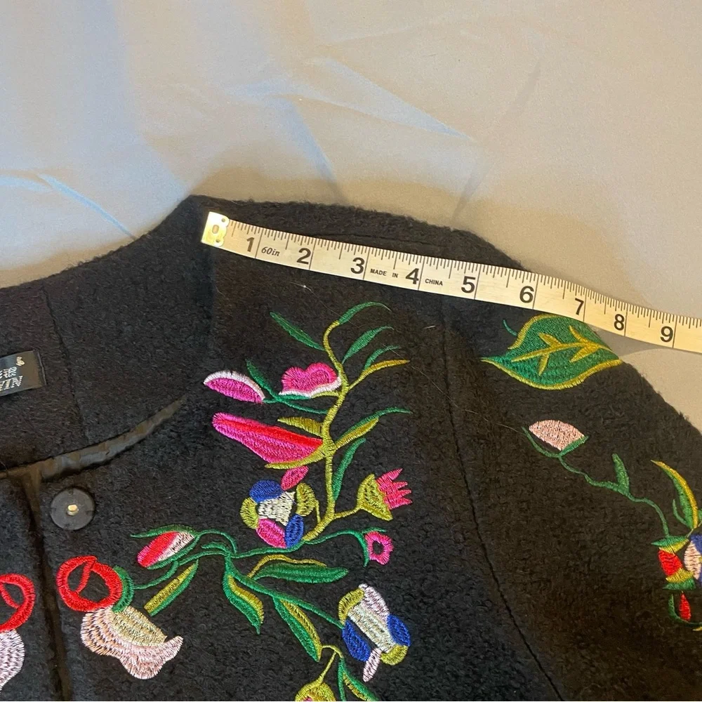 Elegant Vintage Embroidered Floral Black Jacket.
Size XL - Picture 7 of 15
